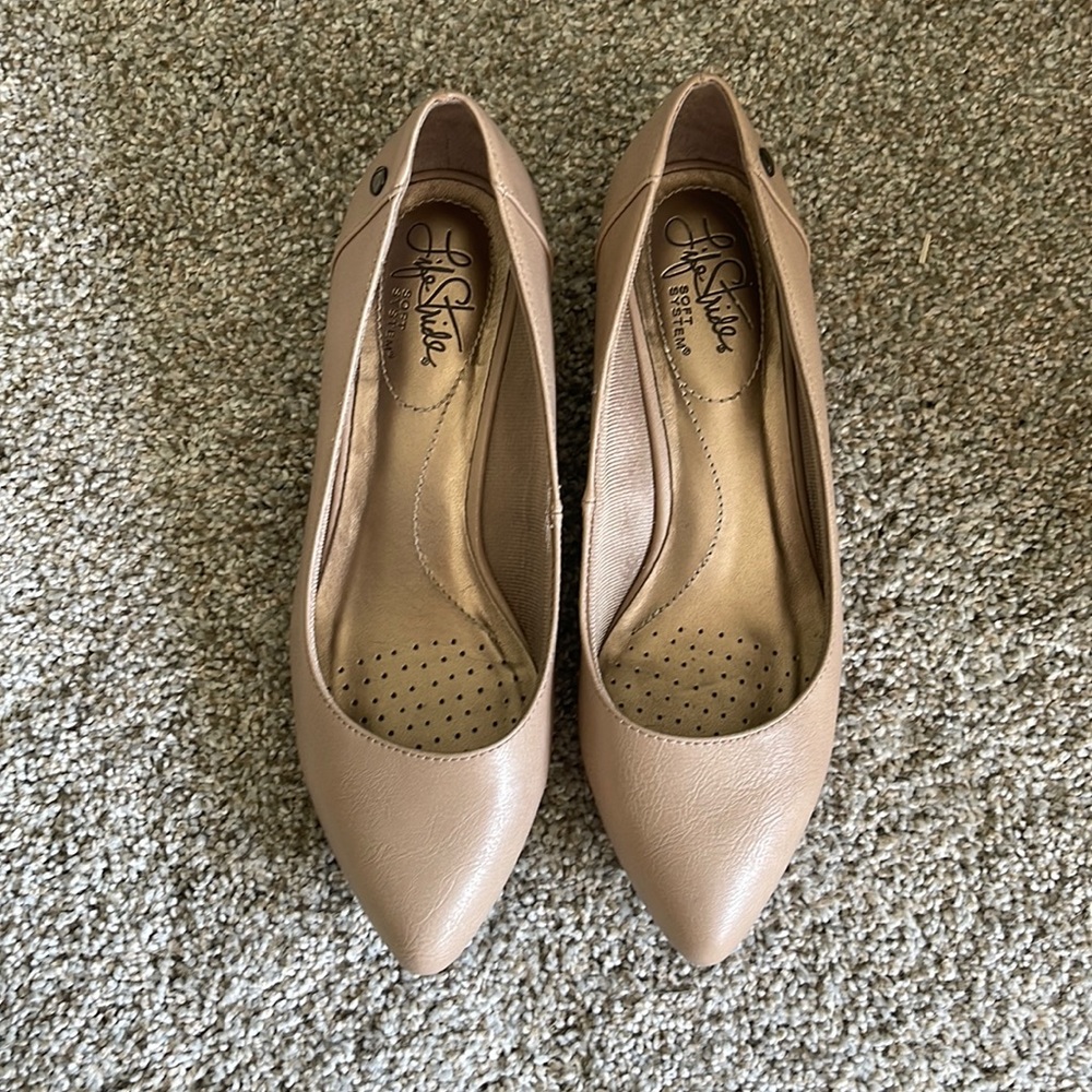 Nude flats